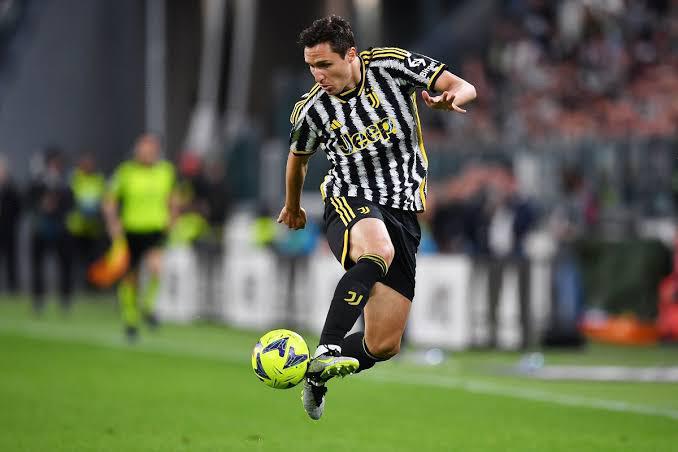 Chiesa vẫn đang mắc kẹt ở Juve.