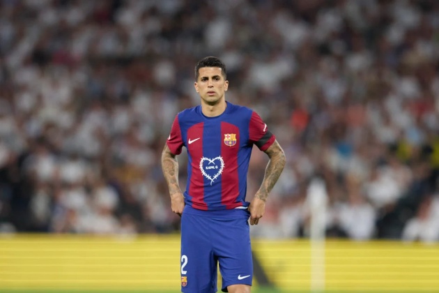 Cancelo vẫn là mục tiêu mà Barca quan tâm.