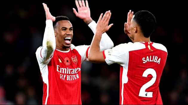 Bộ đôi "trung vệ thép" của Arsenal.