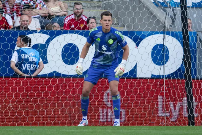 Vitek tạm rời Man Utd.