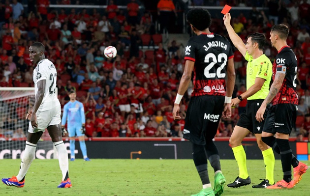 Mendy nhận thẻ đỏ trực tiếp trước Mallorca.