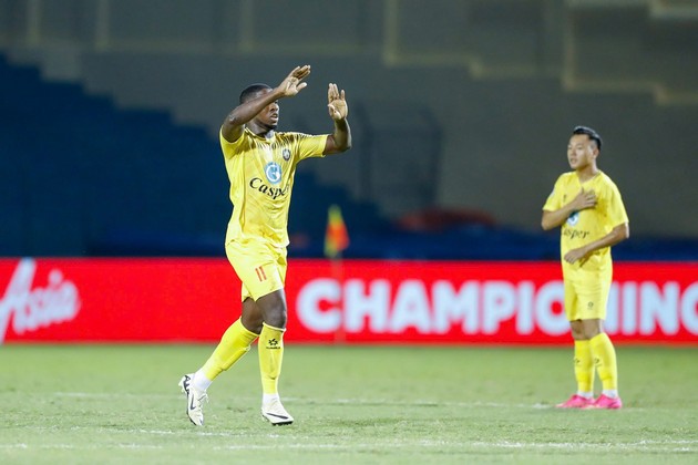 Các ngoại binh của Thanh Hóa đã tỏa sáng rực rỡ để đánh bại Shan United.