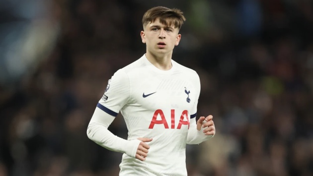 Moore được Spurs giữ lại mùa tới.