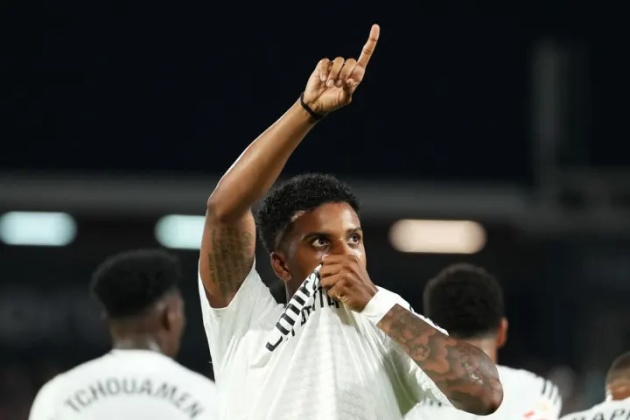 Rodrygo ăn mừng bàn thắng vào lưới Mallorca.