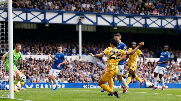 Tình huống ghi bàn của Mitoma vào lưới Everton.