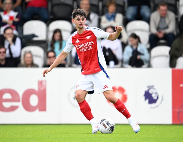 Arsenal bán Charlie Patino với giá rẻ bèo.