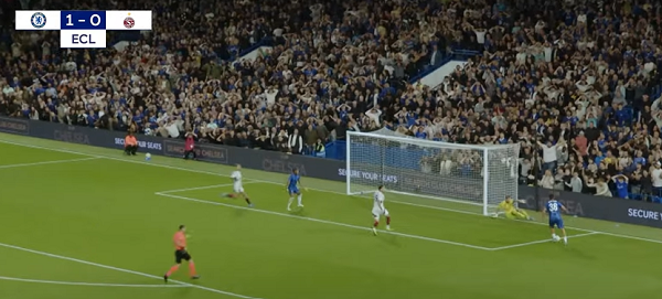 Thậm chí, ở pha sút bồi sau đó, cựu cầu thủ của Barca cũng dứt điểm trúng người thủ môn Servette. Quả là một ngày đáng quên của Marc Guiu.