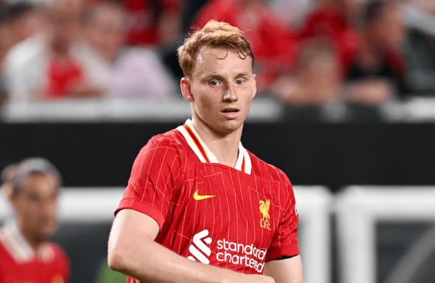 Van den Berg chia tay Liverpool để tìm bến đỗ mới.