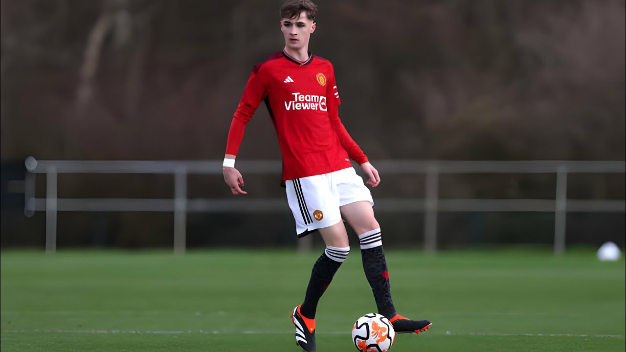 Con trai của Darren Fletcher mới được đôn lên đội U21 M.U.