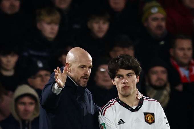 Pellistri rời Man Utd.