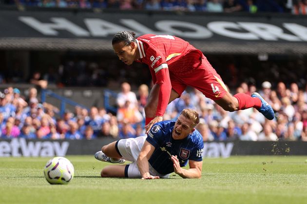 Van Dijk vẫn có màn trình diễn ấn tượng như thường lệ trong trận mở màn mùa giải mới trước Ipswich Town.
