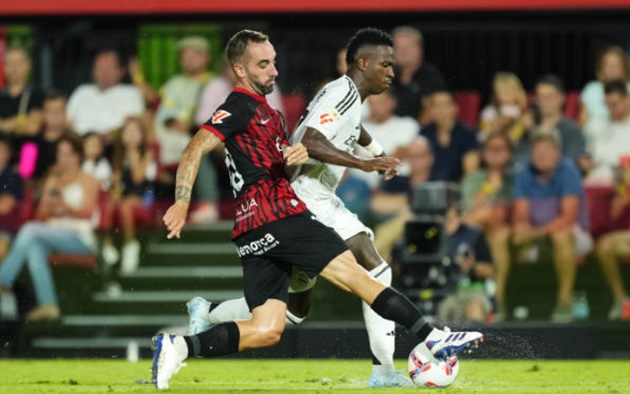 Vinicius Junior sẽ tiếp tục xuất phát ở hành lang trái. Anh đã có hiệp một ấn tượng trước Mallorca với đường kiến tạo cho Rodrygo nhưng hiệp 2 thì hoàn toàn trái ngược.