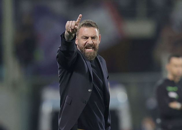 Daniele De Rossi tức giận khi Roma vẫn chưa thắng.