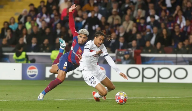 Araujo bị chủ tịch Vallecano chỉ trích.