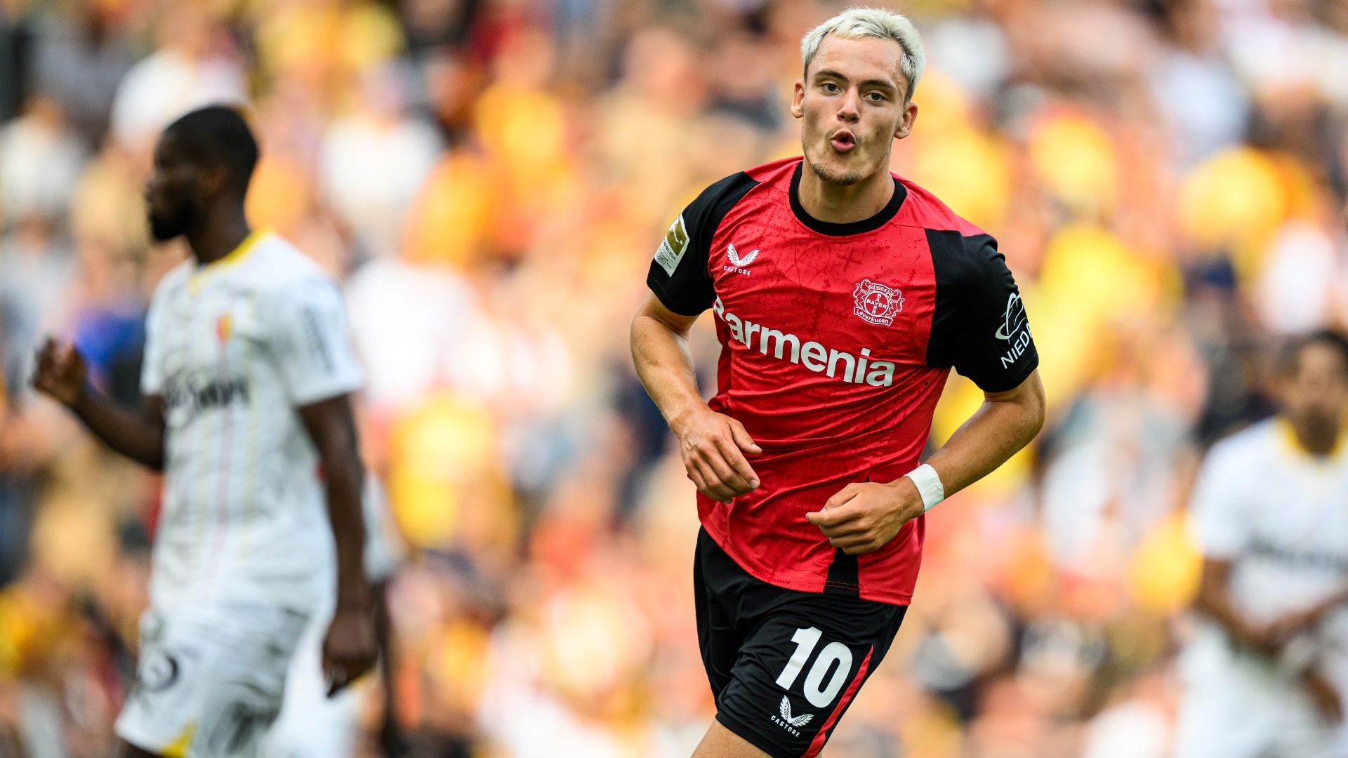 Leverkusen giành được 3 điểm ở phút 90+11.