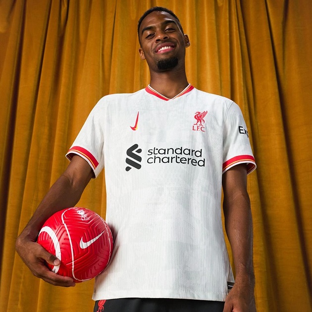 small-details-on-liverpool's-new-dress-make-the-players-immediately-excited