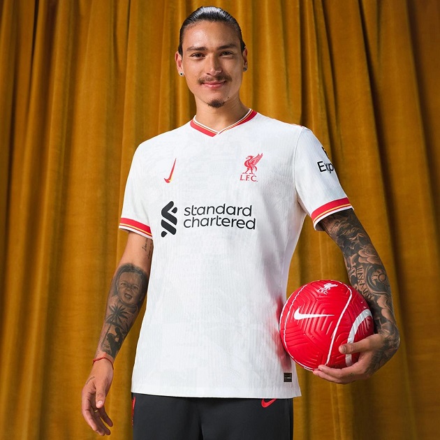 small-details-on-liverpool's-new-dress-make-the-players-immediately-excited