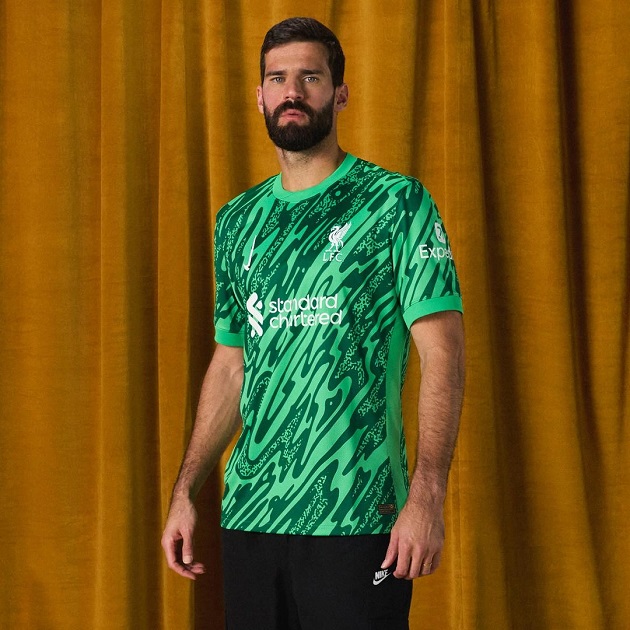 small-details-on-liverpool's-new-dress-make-the-players-immediately-excited