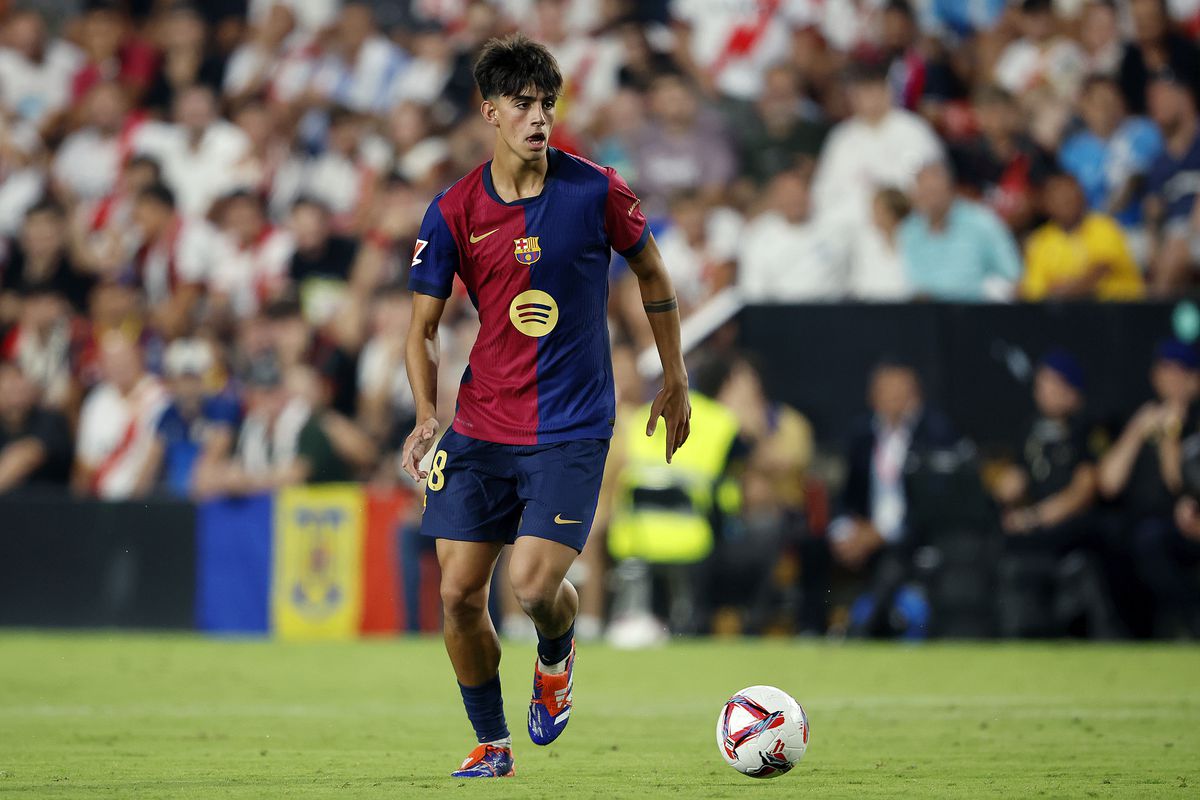 Bernal tạo ra tuyến giữa mới cùng Casado cho Barca.