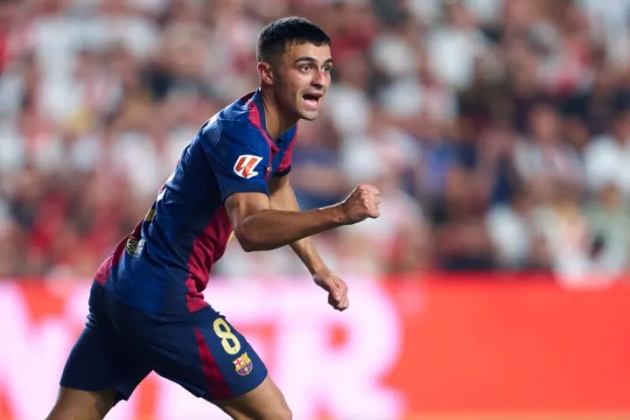 Pedri ăn mừng bàn thắng gỡ hoà cho Barca.