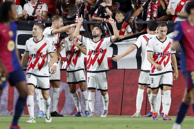 Vallecano ghi bàn từ rất sớm.