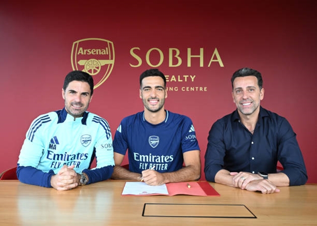 Arsenal chính thức ký hợp đồng với Mikel Merino.