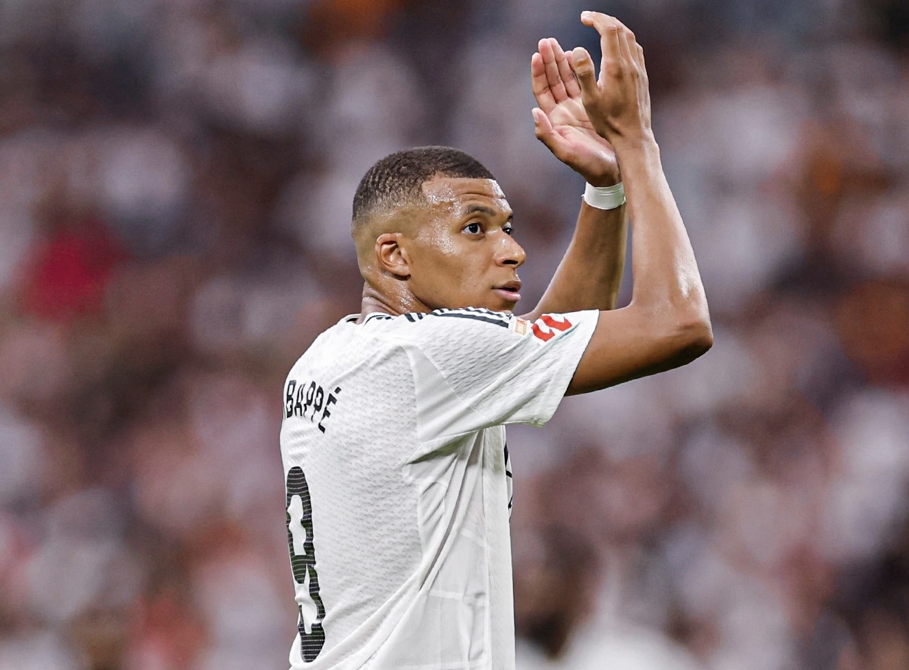 Việc phải đá tiền đạo cắm khiến Mbappe không phát huy hết được những điểm mạnh vốn có.