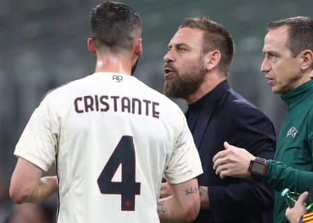 Cãi vã đã xảy ra giữa 2 cái "đầu nóng" của De Rossi và Cristante.