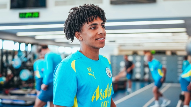 Rico Lewis đang có cơ hội thi đấu vì Kyle Waker được nghỉ ngơi.