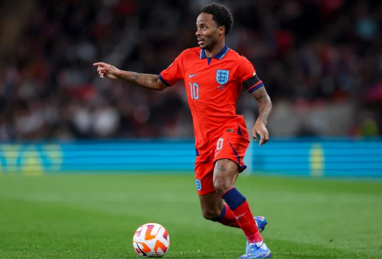 Sterling sẽ giúp Ten Hag có thêm lựa chọn cho hàng công.