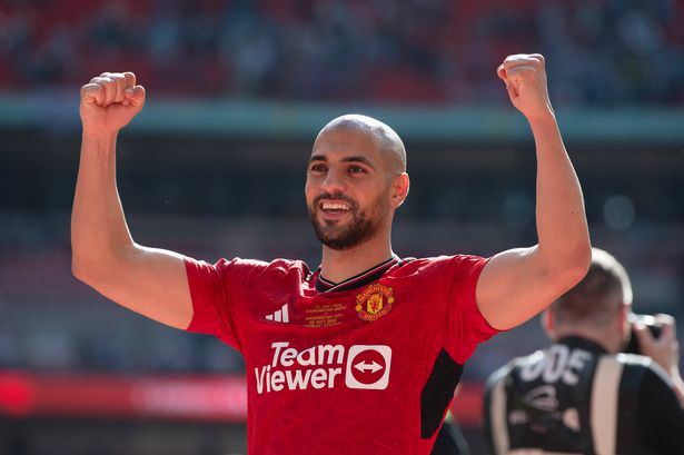 Amrabat được Man Utd liên hệ.