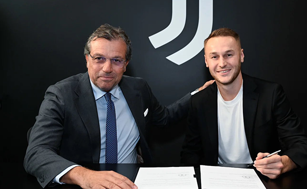 Teun Koopmeiners chính thức gia nhập Juventus.