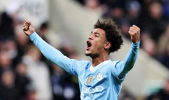 Bobb muốn ở lại Man City.