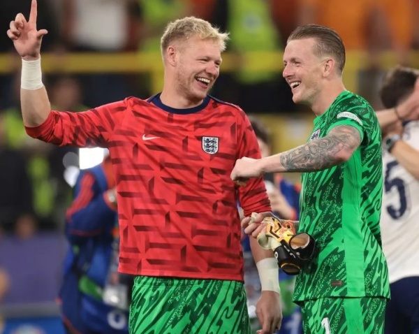Ramsdale cần ra sân thường xuyên để cạnh tranh cùng Pickford.