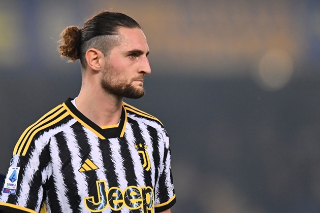 Rabiot vẫn chưa tìm được đội bóng mới sau khi chia tay Juve.