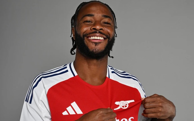 Sterling chuyển đến Arsenal có lẽ là bất ngờ lớn nhất vào ngày cuối cùng của kỳ chuyển nhượng.