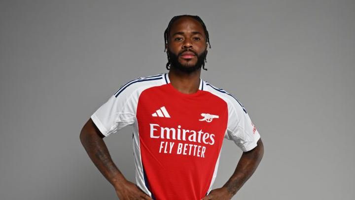 Sterling bất ngờ đến Arsenal vào phút cuối.