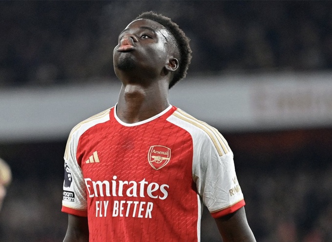 Saka cho rằng Arsenal bị xử ép trong tình huống Rice nhận thẻ đỏ.