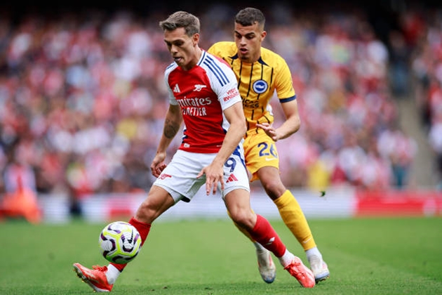 Leandro Trossard có thích hợp để đá chính?