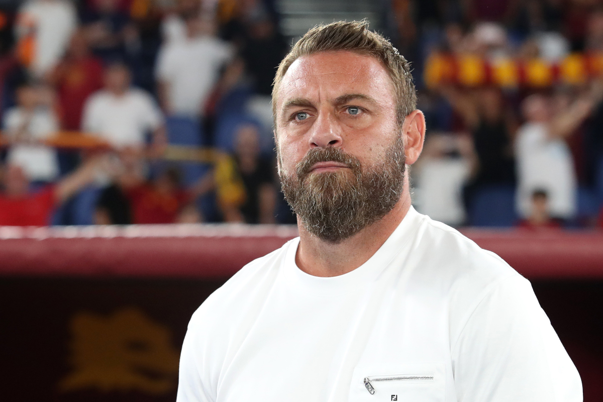 HLV De Rossi phủ nhận mâu thuẫn với các học trò.