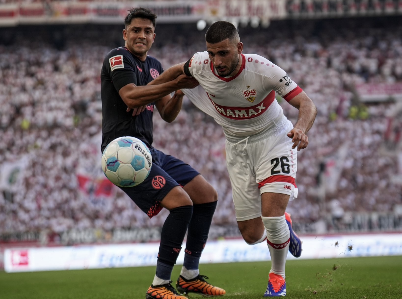 Stuttgart và Mainz 05 cống hiến cho khán giả trận đấu hấp dẫn.