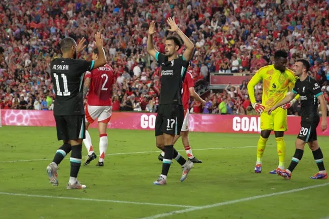 Man Utd vừa thua Liverpool 0-3.