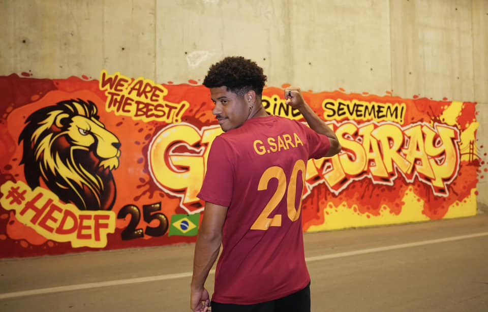 Sara chính thức là người của Galatasaray.