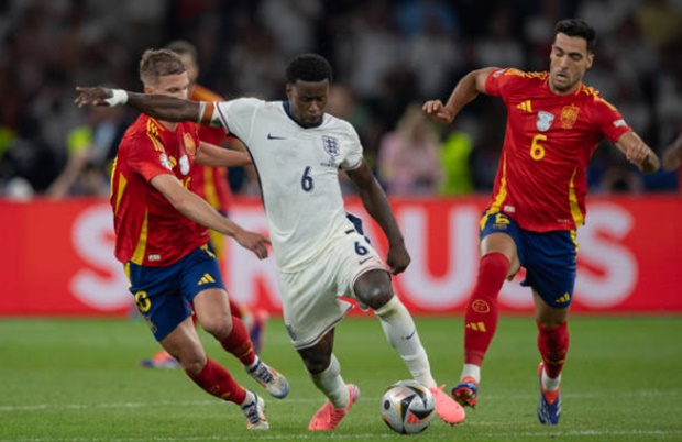 Newcastle United đang tiến gần đến Guehi.