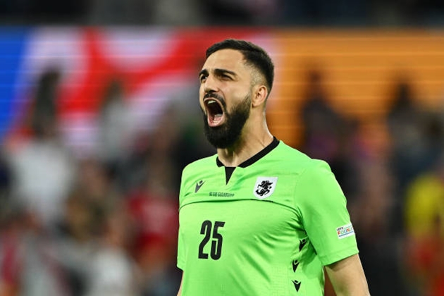 Giorgi Mamardashvili muốn chuyển tới Liverpool.