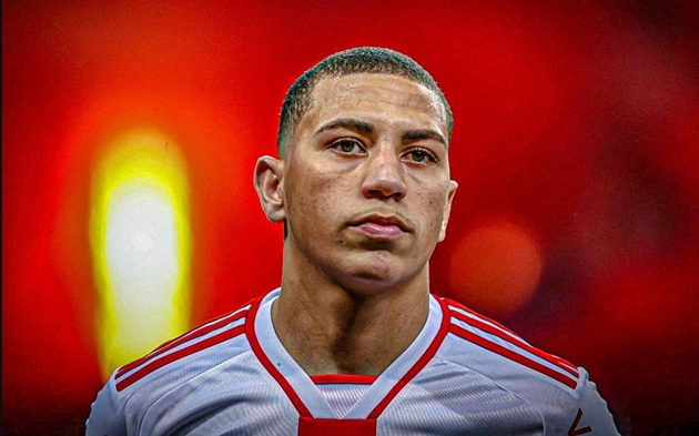 Arsenal tăm tia ngọc quý Brazil.