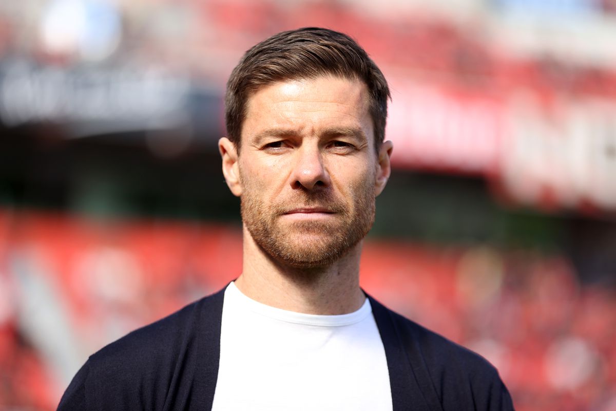 Alonso chia tay sự nghiệp cầu thủ ở Bayern.