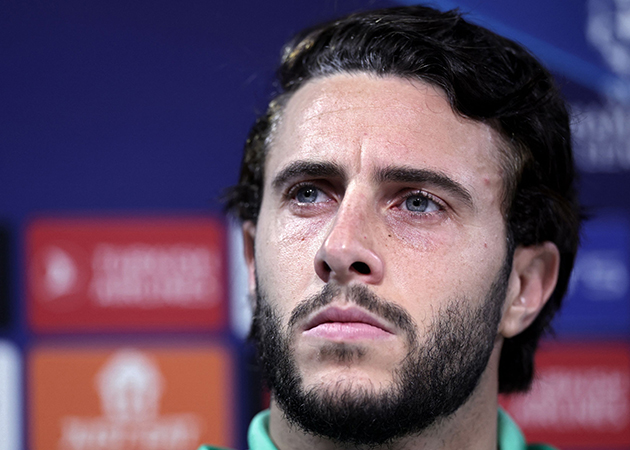 Hermoso vừa kết thúc hợp đồng với Atletico Madrid mùa hè này.
