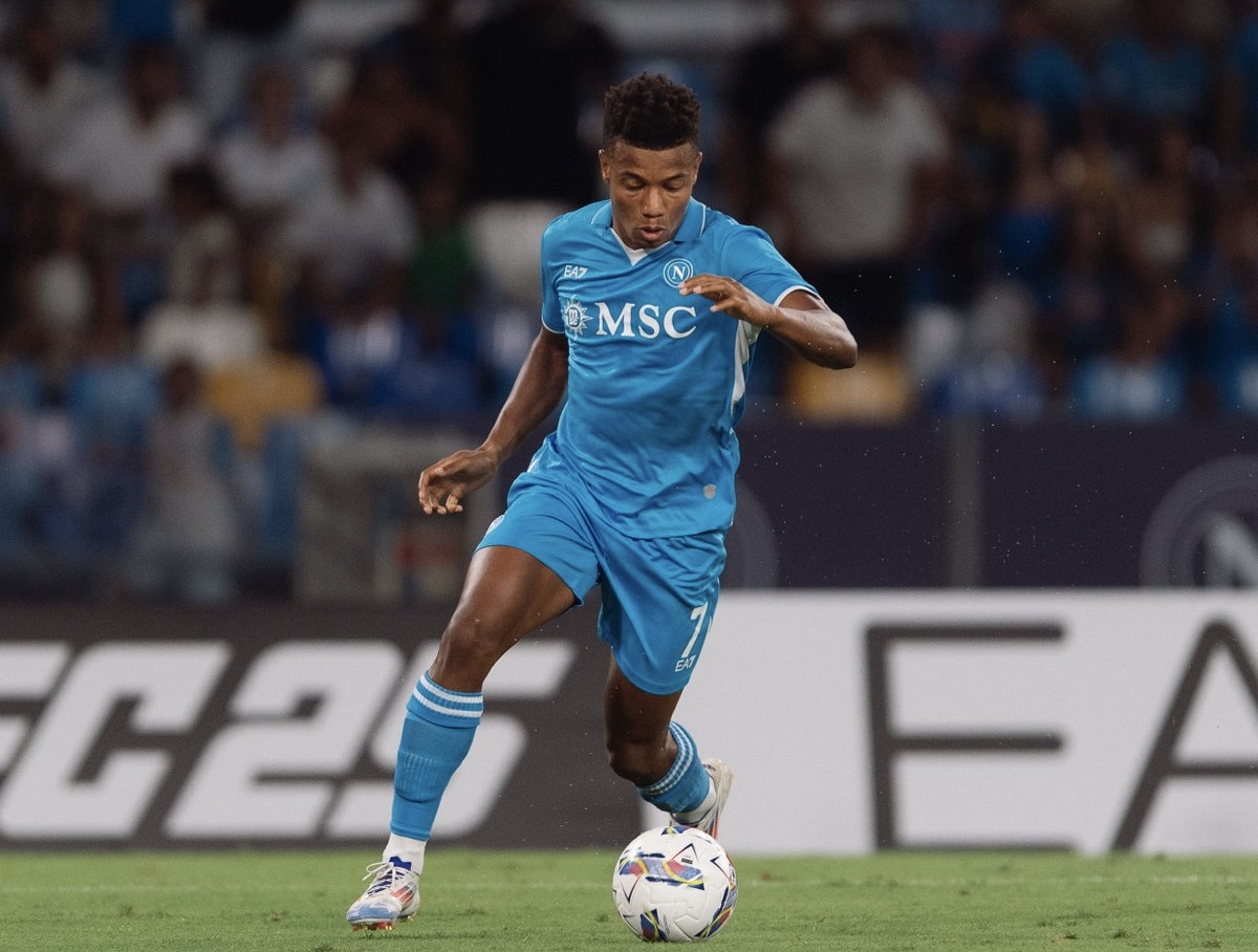 David Neres và gia đình bị cướp uy hiếp sau trận đấu với Parma.