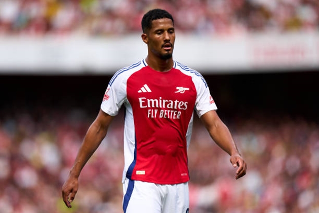 Saliba được khen ngợi.